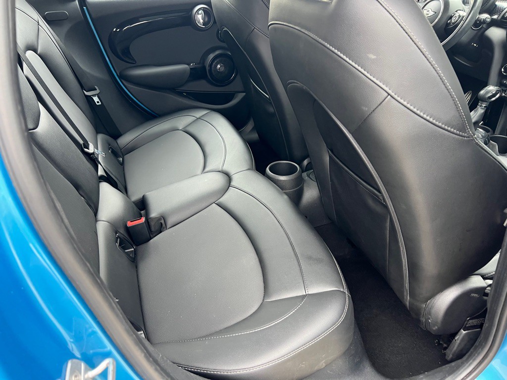 2017 MINI Cooper Image 18