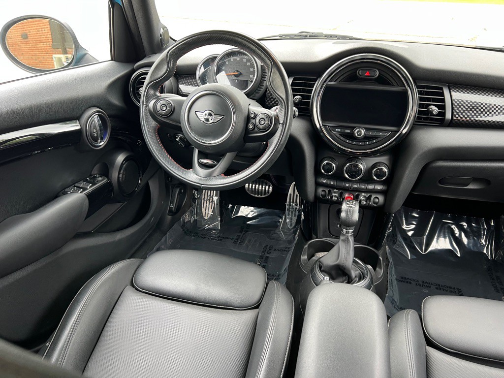 2017 MINI Cooper Image 21