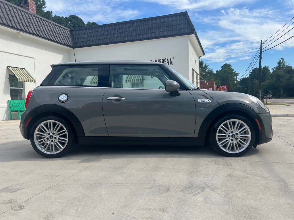 2014 MINI Cooper Image 2