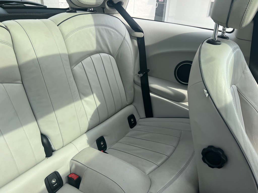 2014 MINI Cooper Image 19