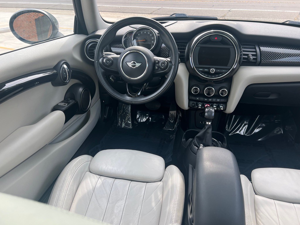 2014 MINI Cooper Image 21