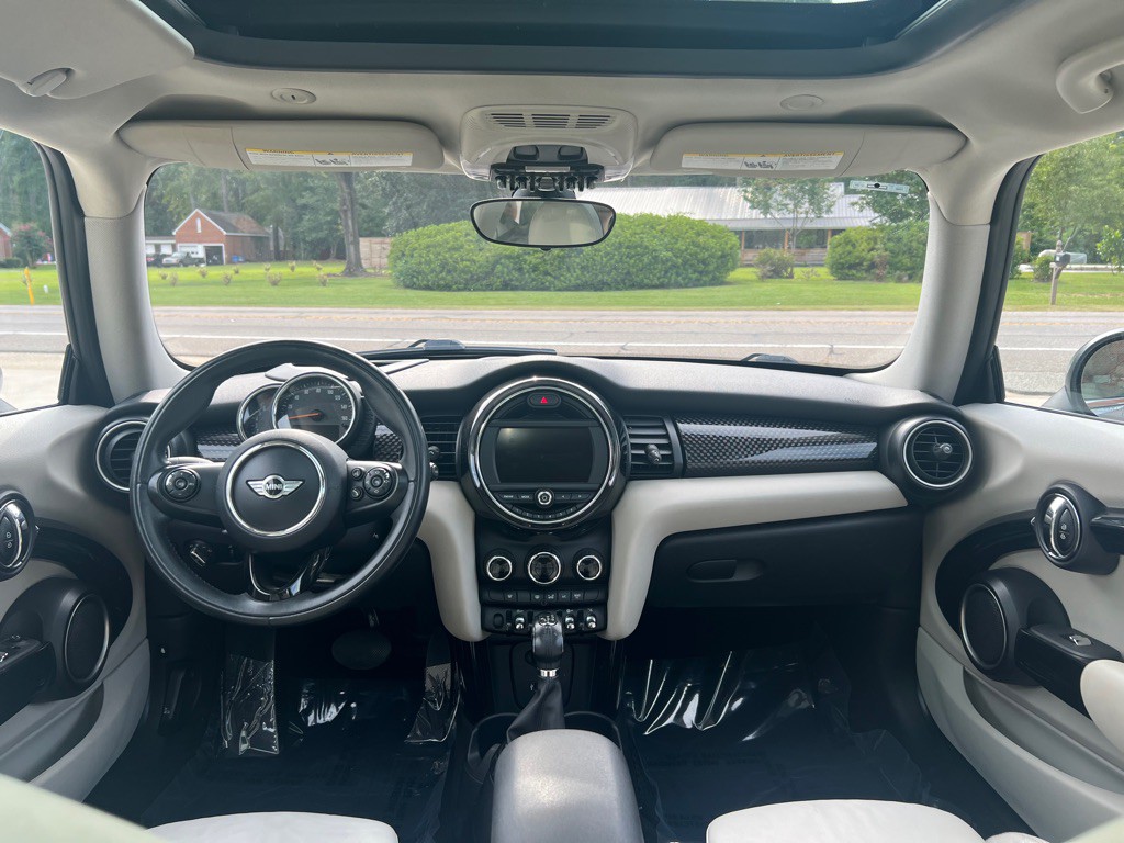 2014 MINI Cooper Image 23