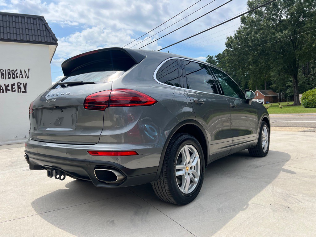 2016 Porsche Cayenne Image 3