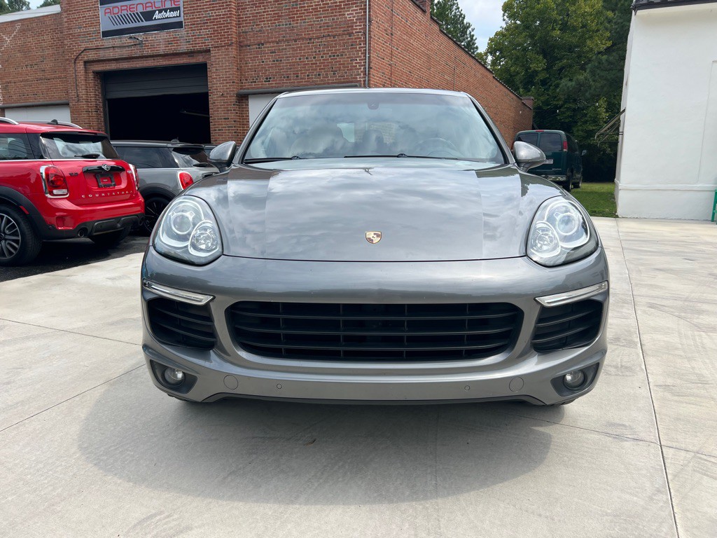 2016 Porsche Cayenne Image 9