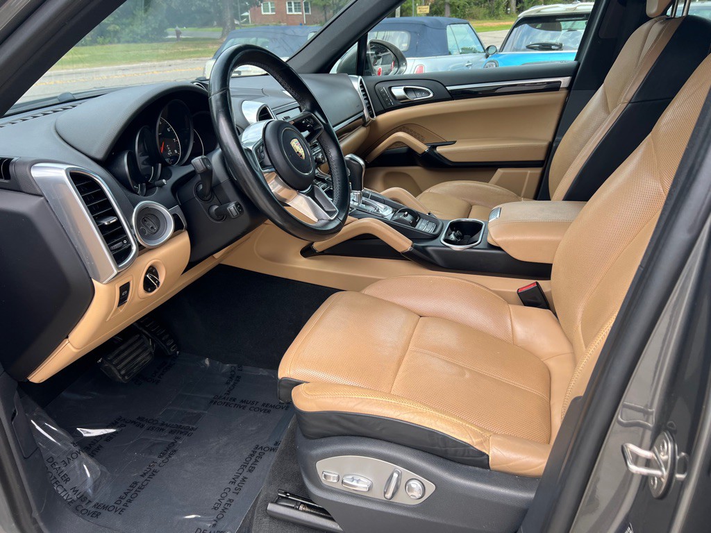 2016 Porsche Cayenne Image 12
