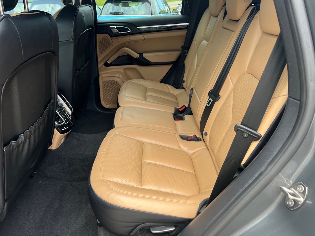 2016 Porsche Cayenne Image 15