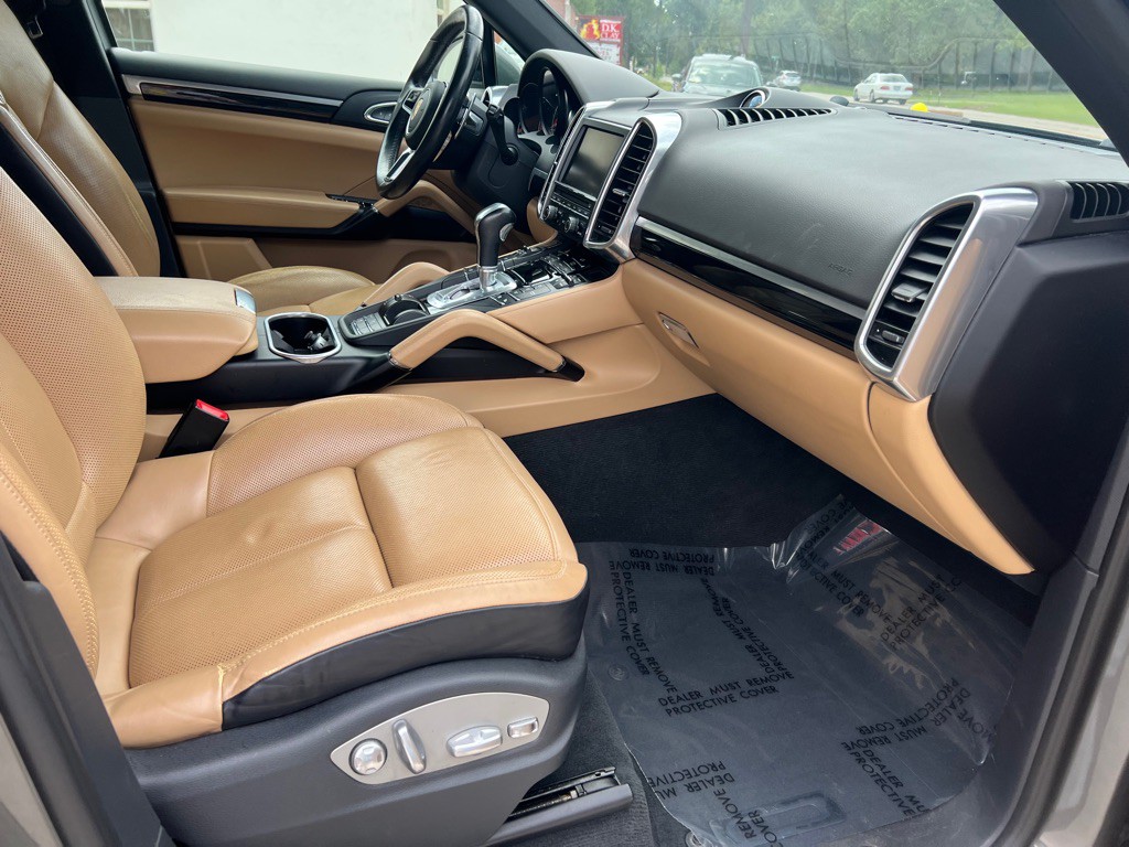 2016 Porsche Cayenne Image 17