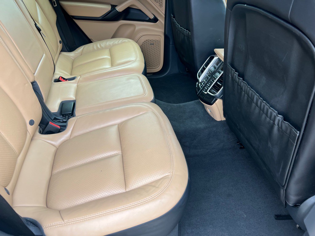 2016 Porsche Cayenne Image 20