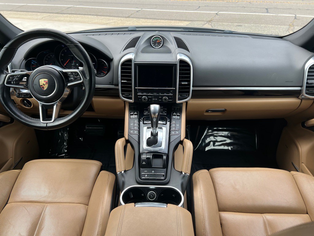 2016 Porsche Cayenne Image 22