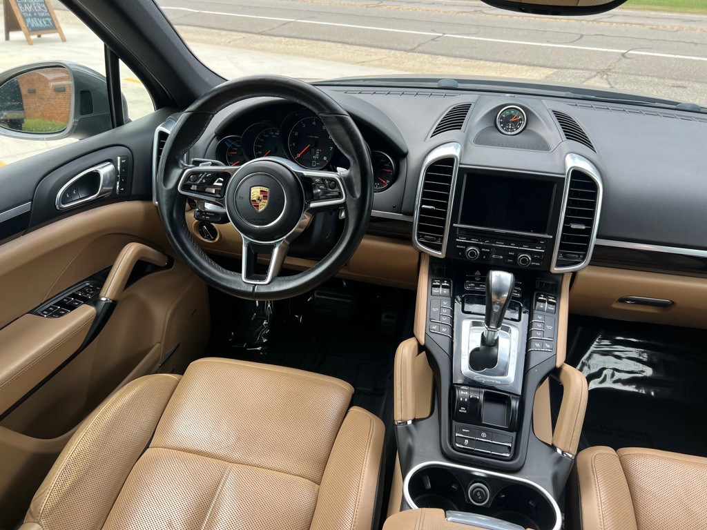 2016 Porsche Cayenne Image 23