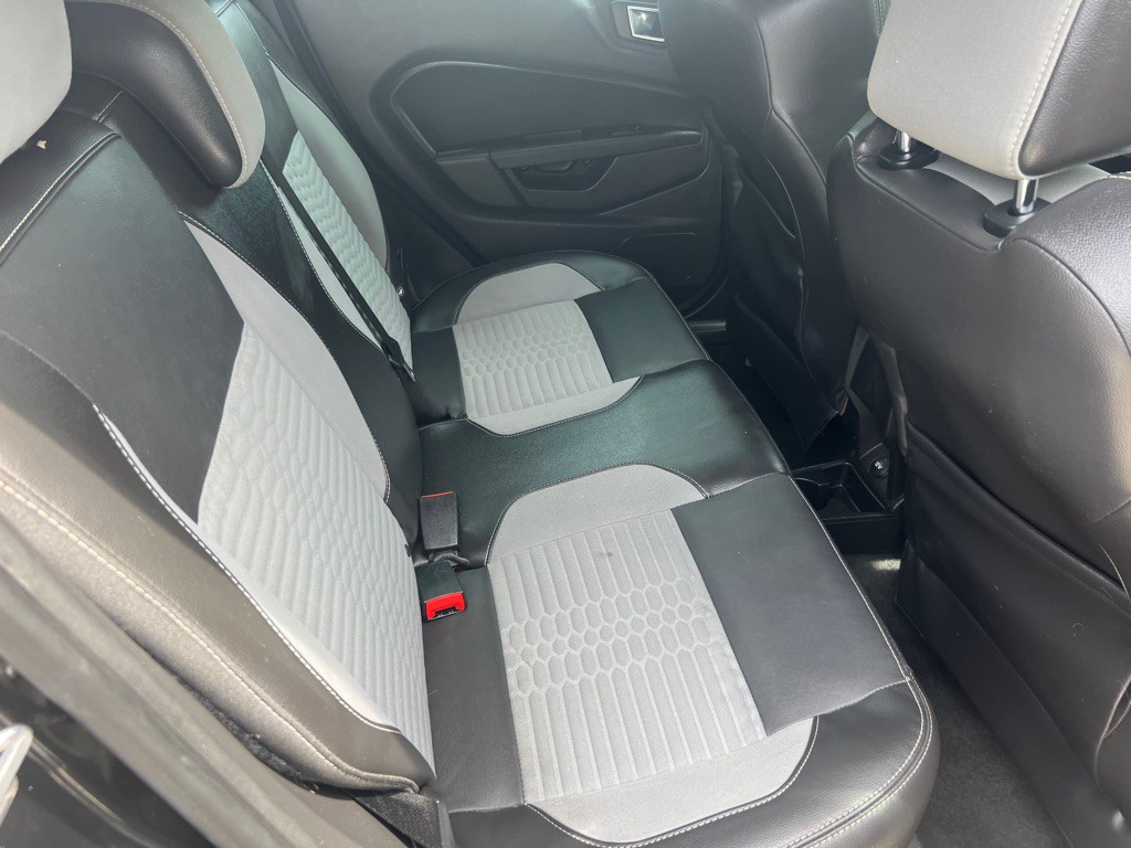2016 Ford Fiesta Image 18