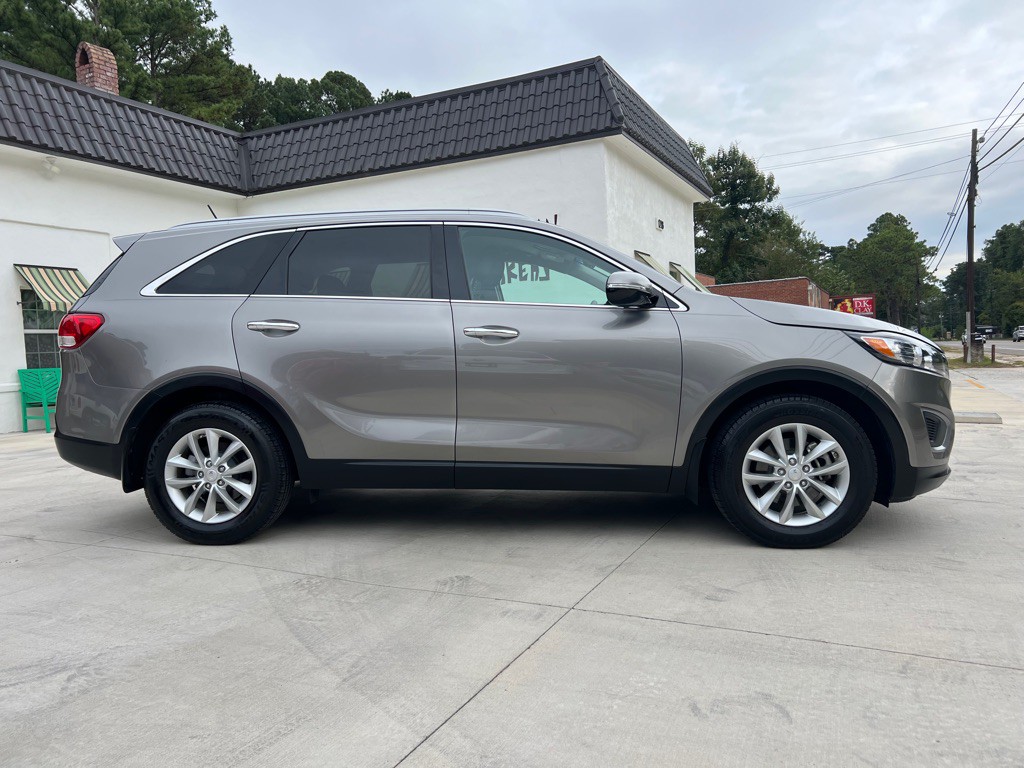 2016 Kia Sorento Image 2