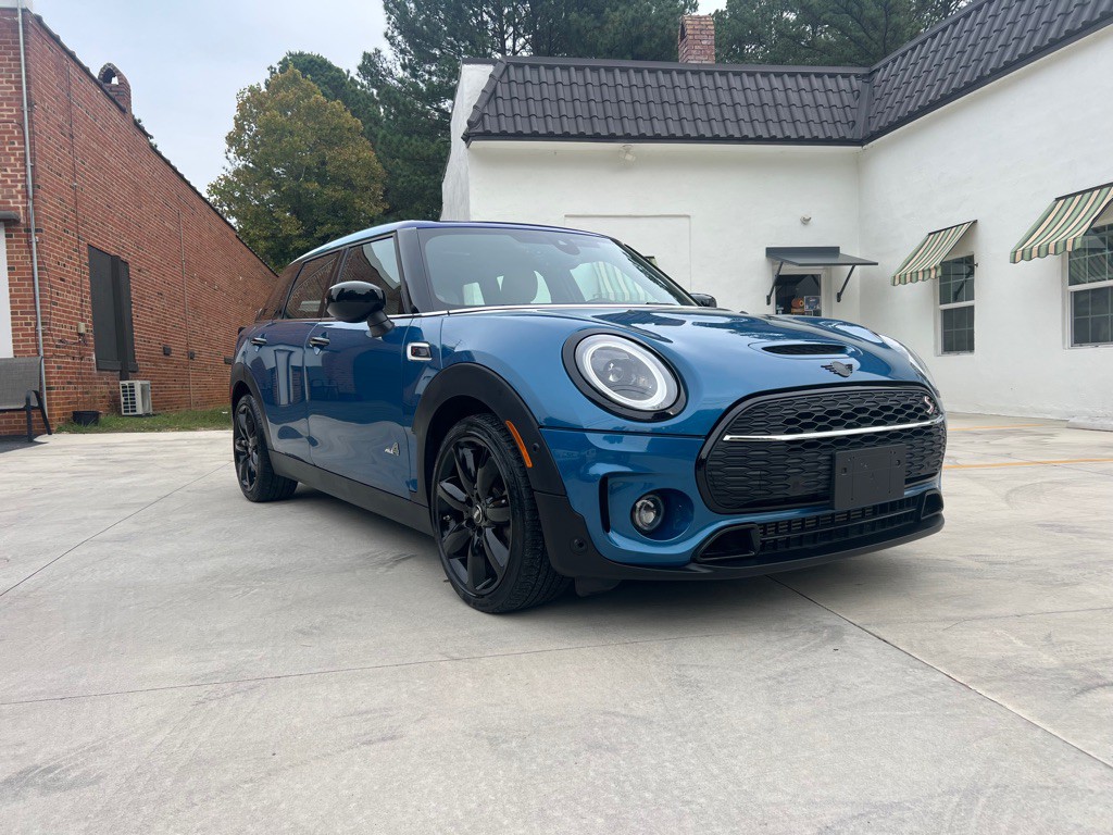 2022 MINI Cooper Clubman Image 1