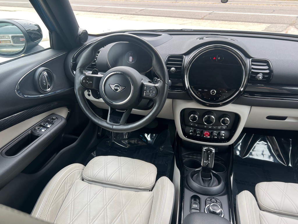 2022 MINI Cooper Clubman Image 21