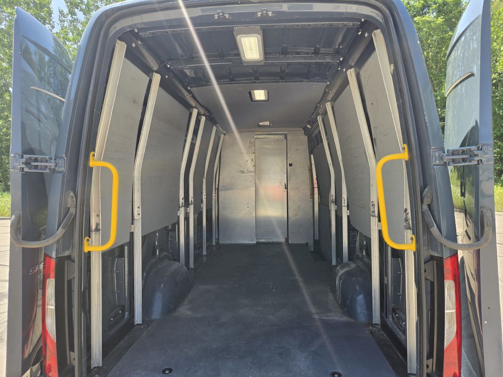 2019 Mercedes-Benz Sprinter Image 37