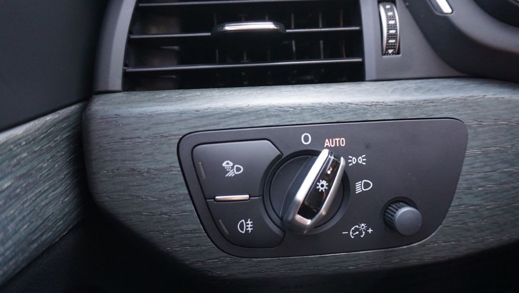 2017 Audi A4 Image 34