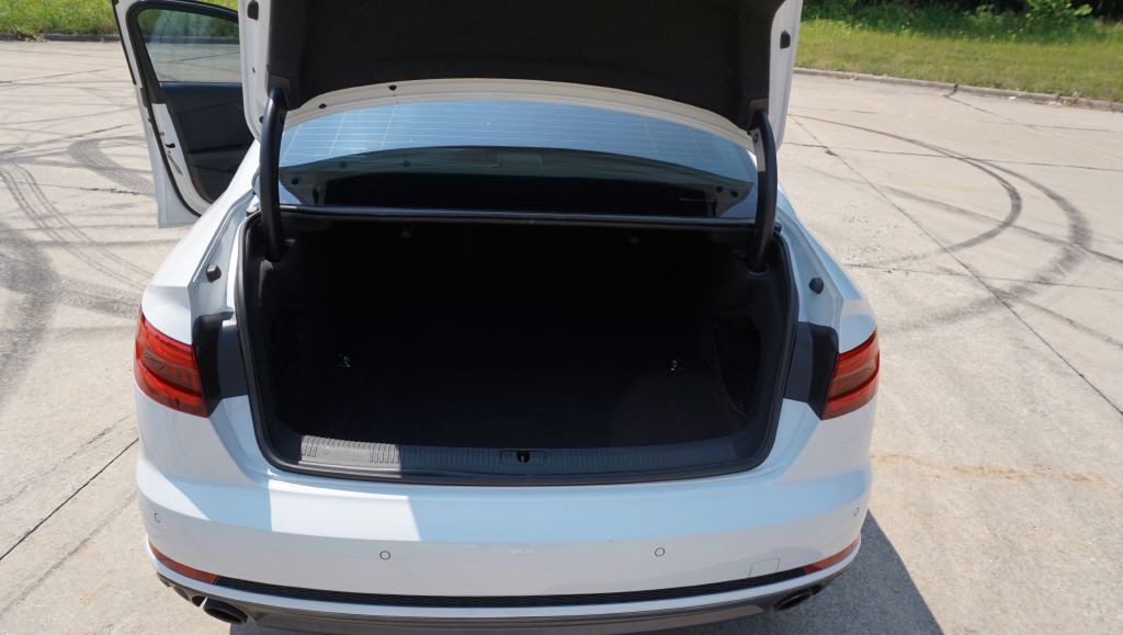 2017 Audi A4 Image 38