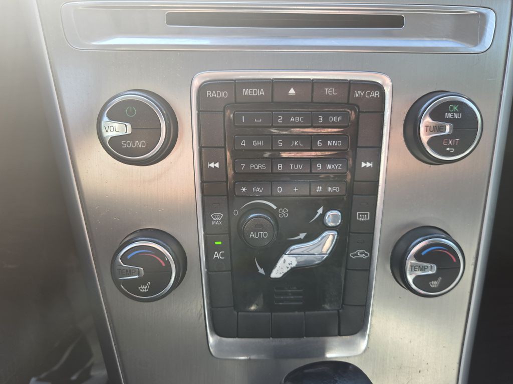 2011 Volvo XC60 Image 25