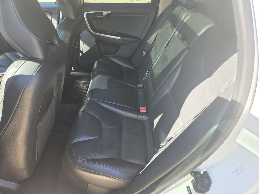 2011 Volvo XC60 Image 32