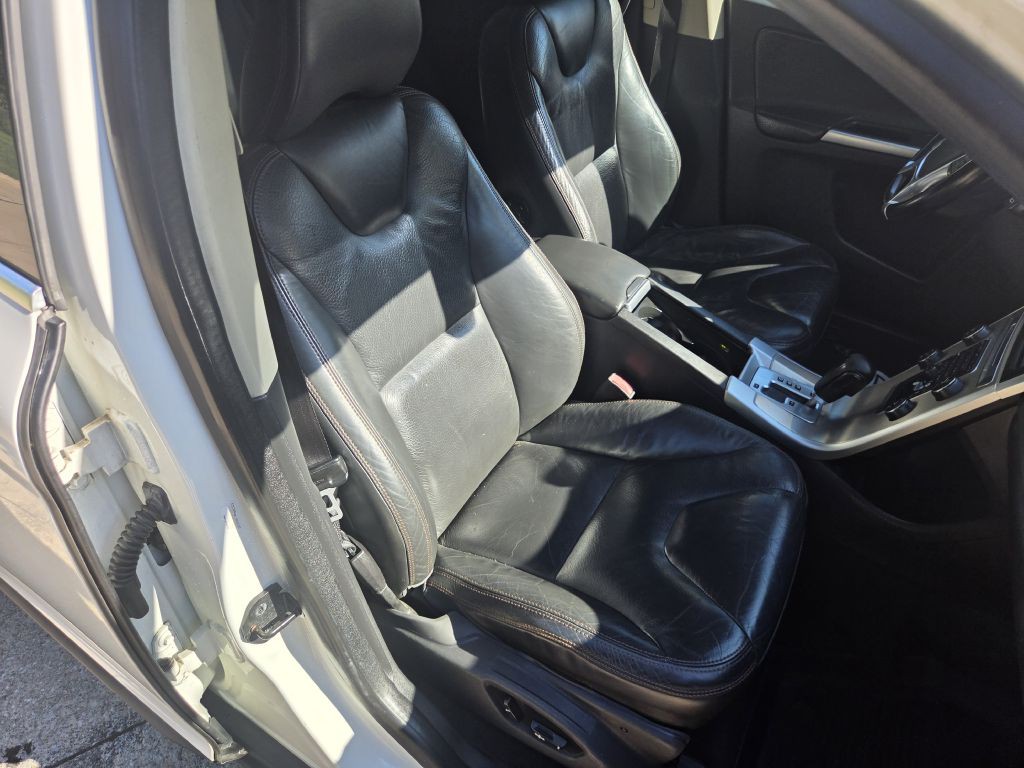 2011 Volvo XC60 Image 35