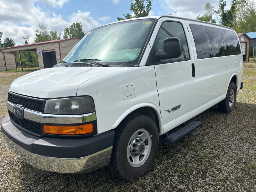 2014 Chevrolet Express Image 3