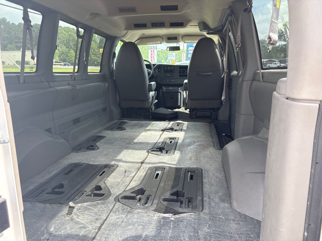 2014 Chevrolet Express Image 4