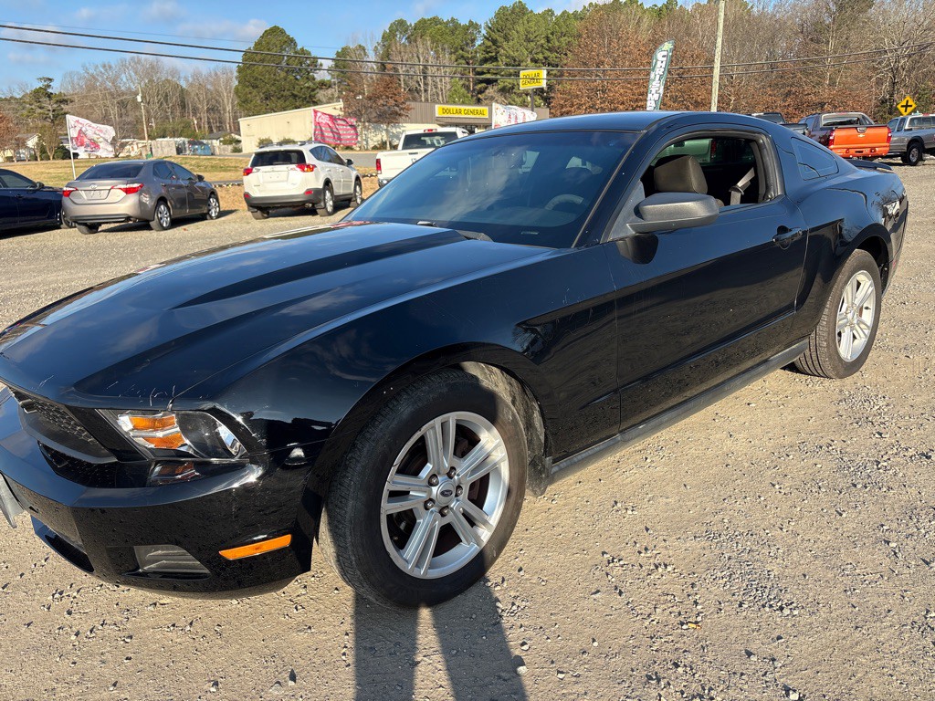 2010 Ford Mustang Image 1