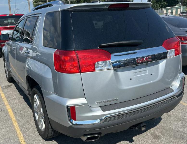 2017 GMC Terrain Image 2