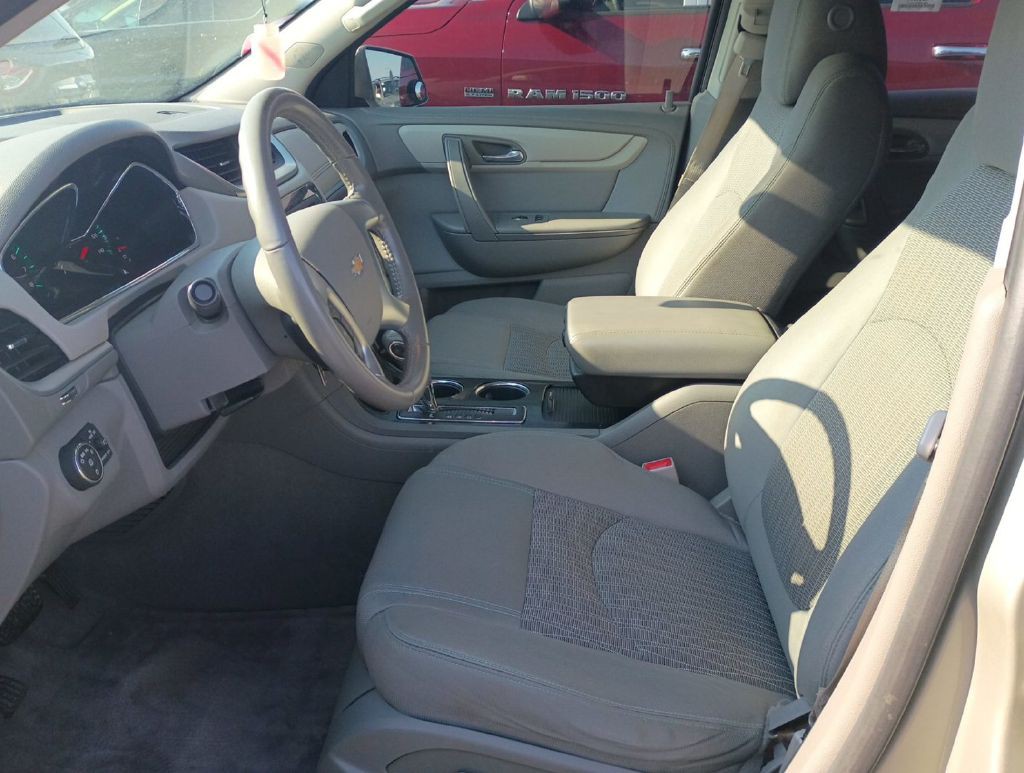 2017 Chevrolet Traverse Image 3