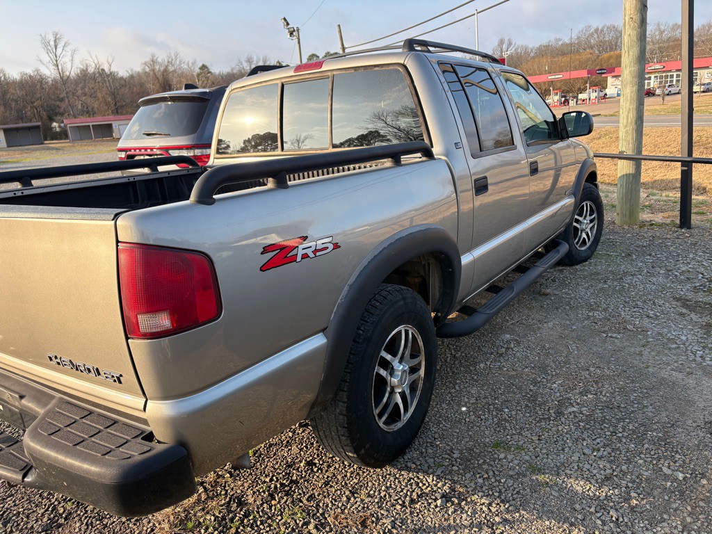 2002 Chevrolet S10 Image 1