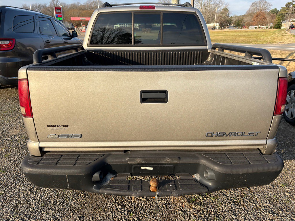 2002 Chevrolet S10 Image 2