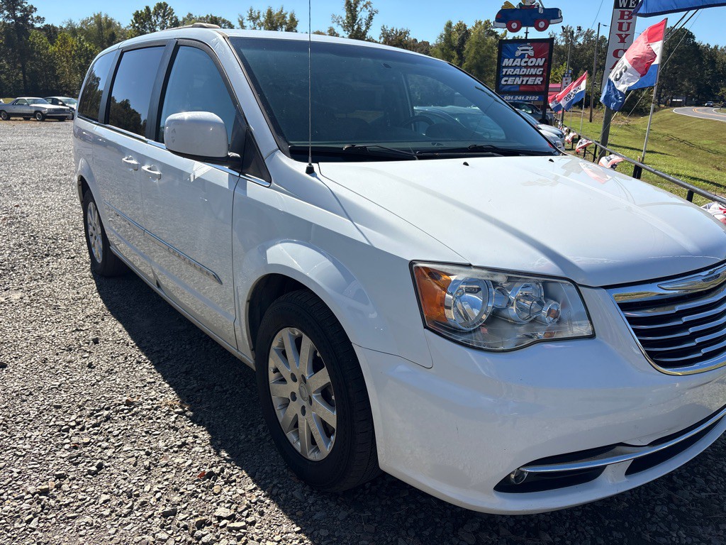 2015 Chrysler Town & Country Image 3