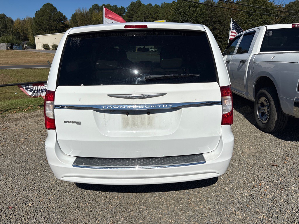 2015 Chrysler Town & Country Image 5