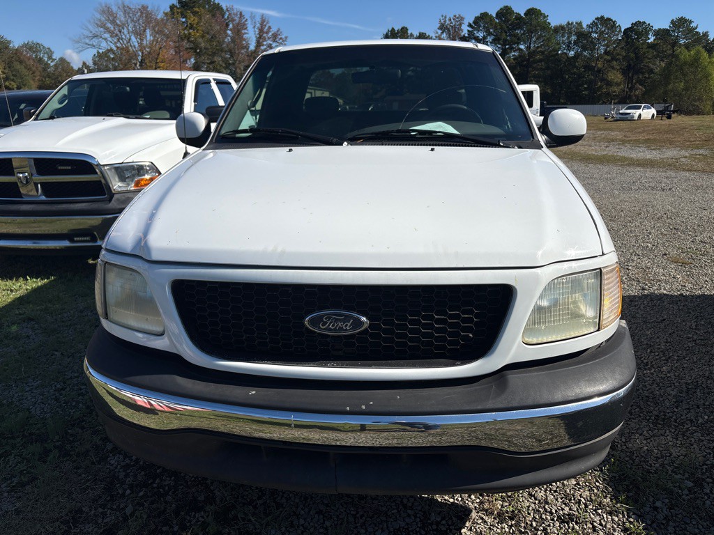 2001 Ford F-150 Image 2