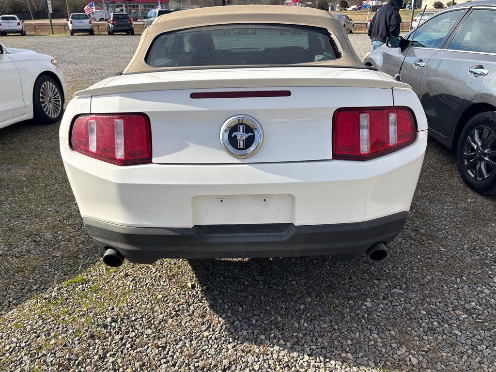 2010 Ford Mustang Image 5
