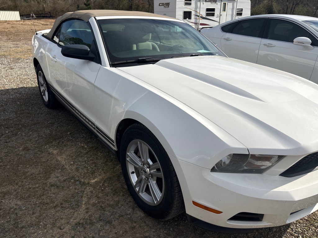 2010 Ford Mustang Image 8