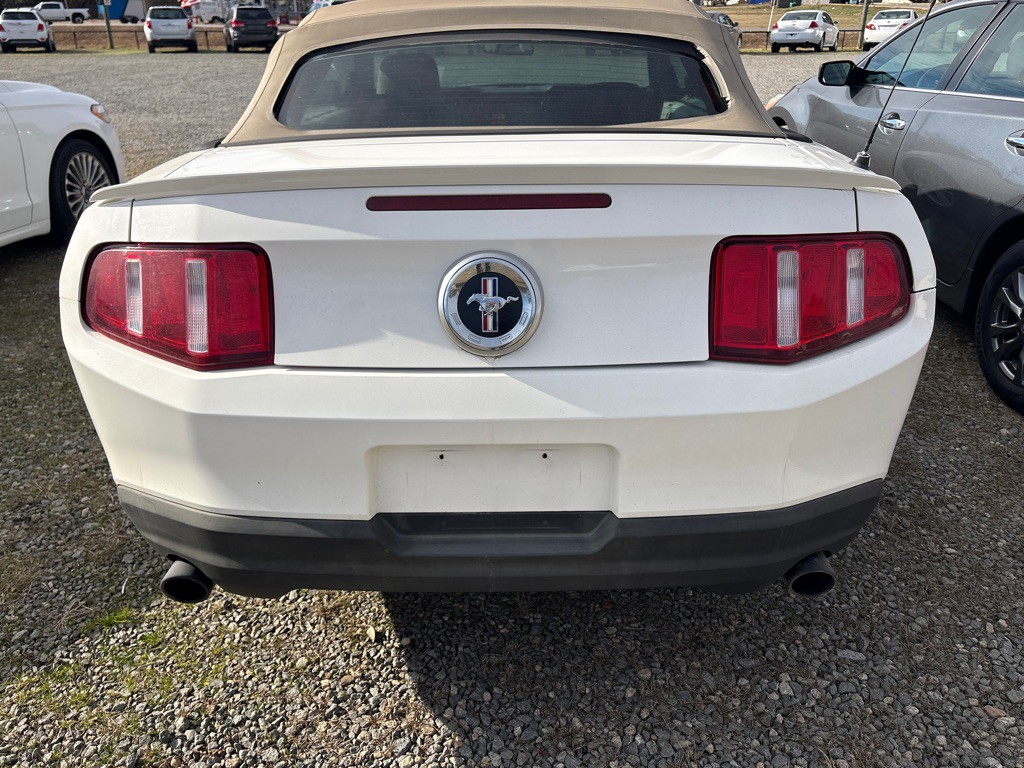 2010 Ford Mustang Image 9