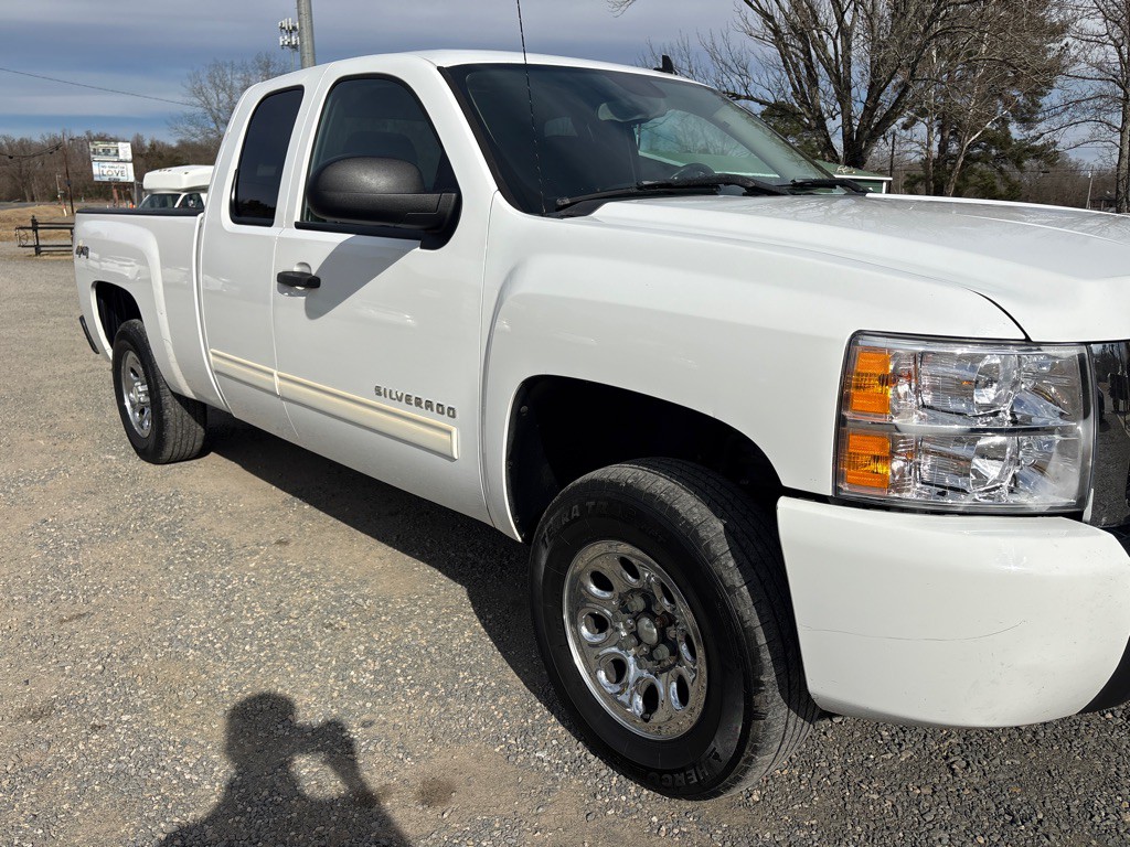 2011 Chevrolet Silverado 1500 Image 3