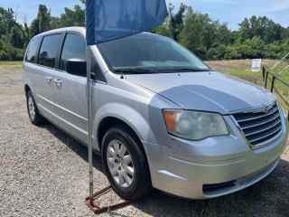 Image for 2010 Chrysler Town & Country LX ID: 7123872