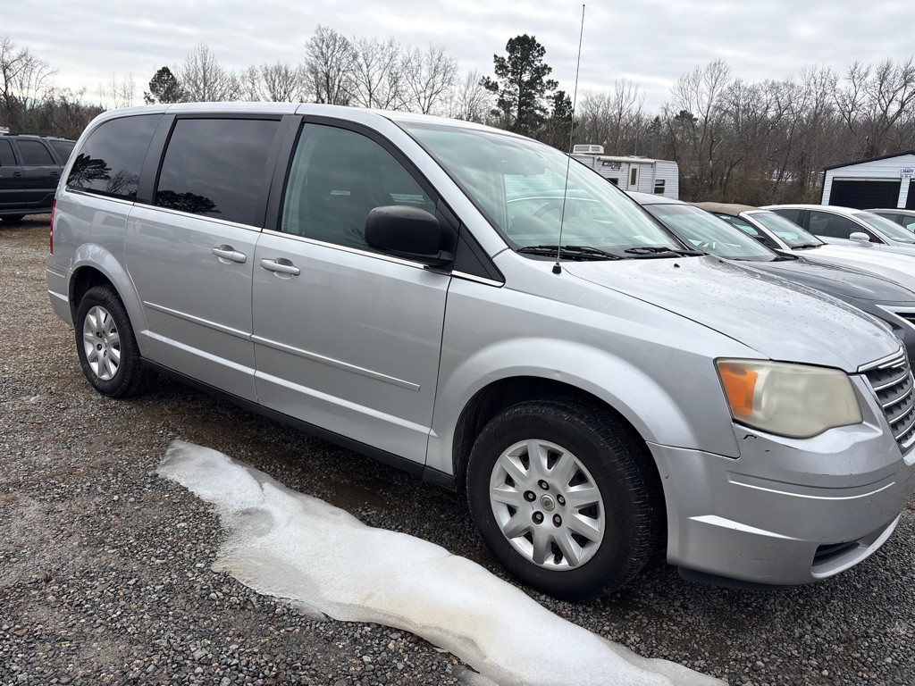 2010 Chrysler Town & Country Image 8