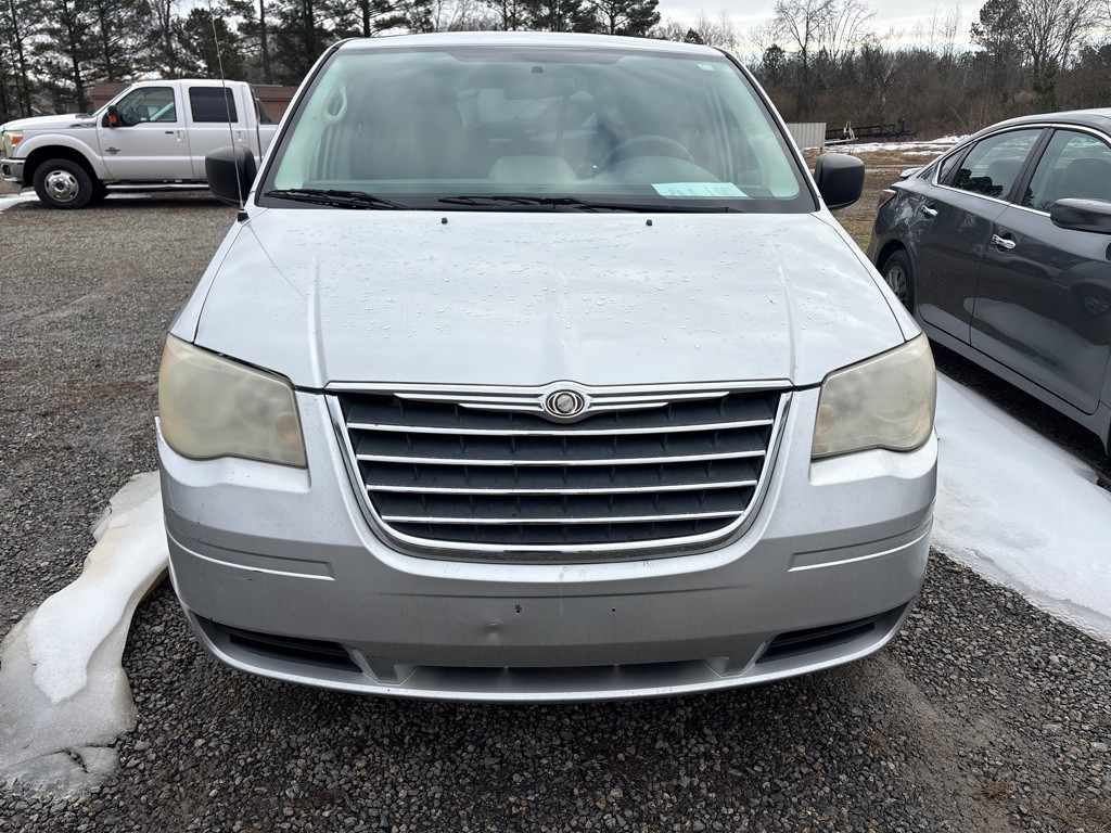 2010 Chrysler Town & Country Image 9
