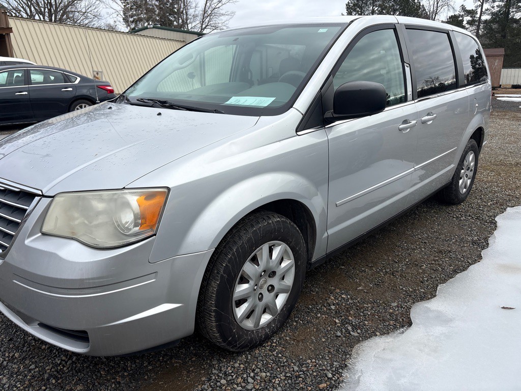 2010 Chrysler Town & Country Image 10
