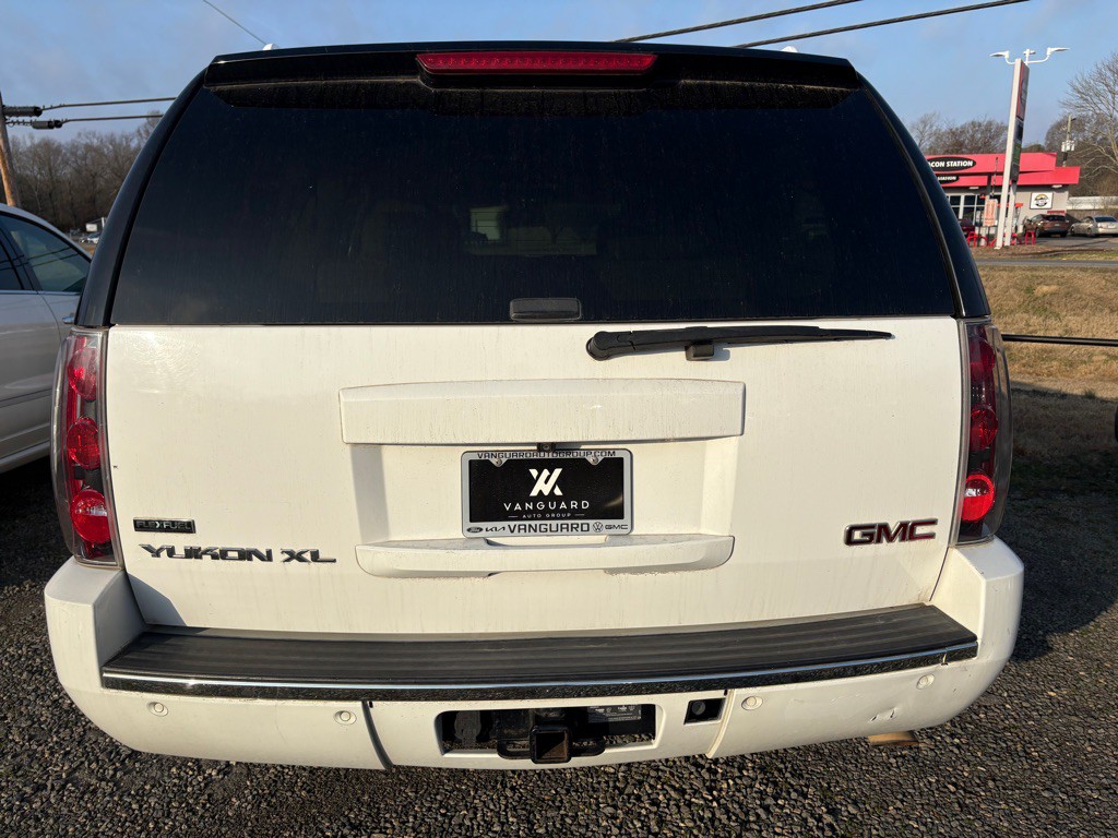 2012 GMC Yukon Image 2