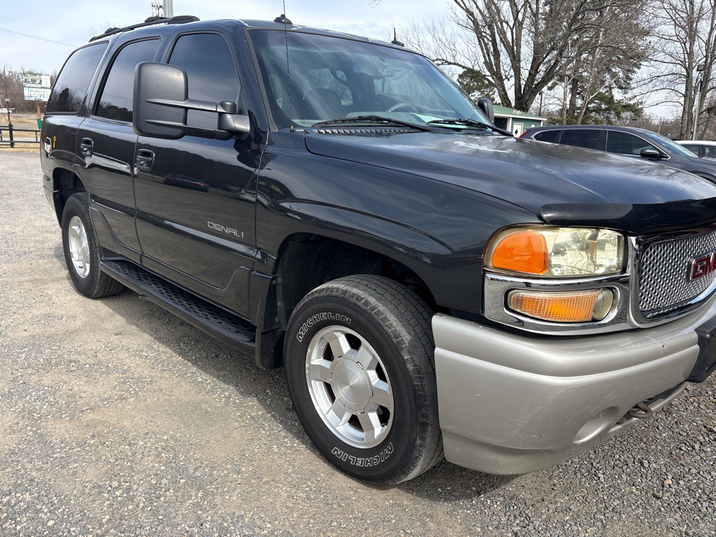 2003 GMC Yukon Image 3