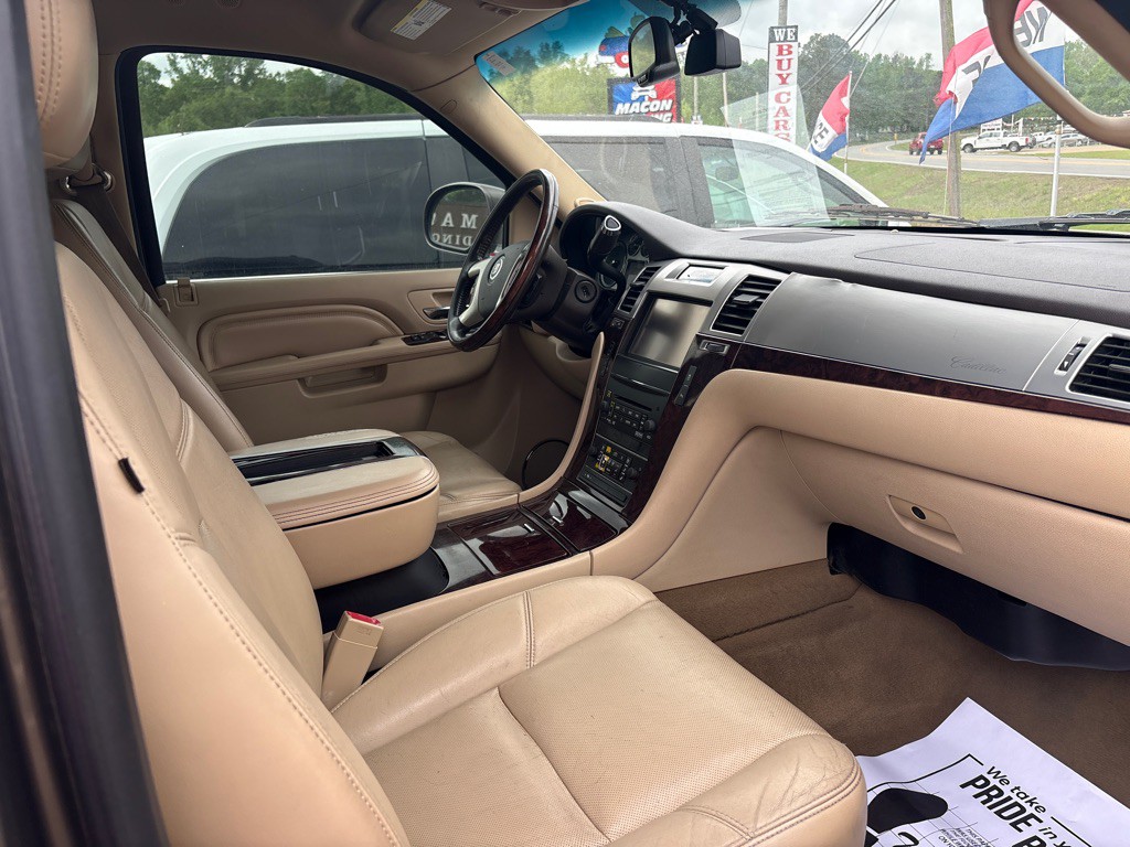 2013 Cadillac Escalade Image 4