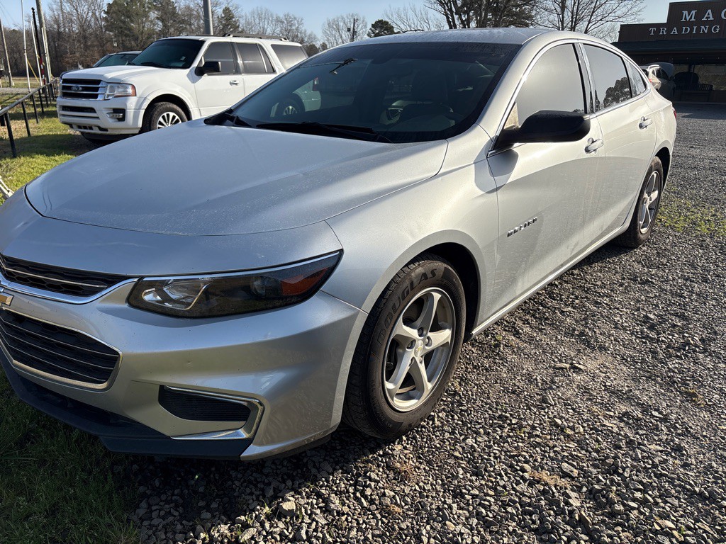 2016 Chevrolet Malibu Image 2
