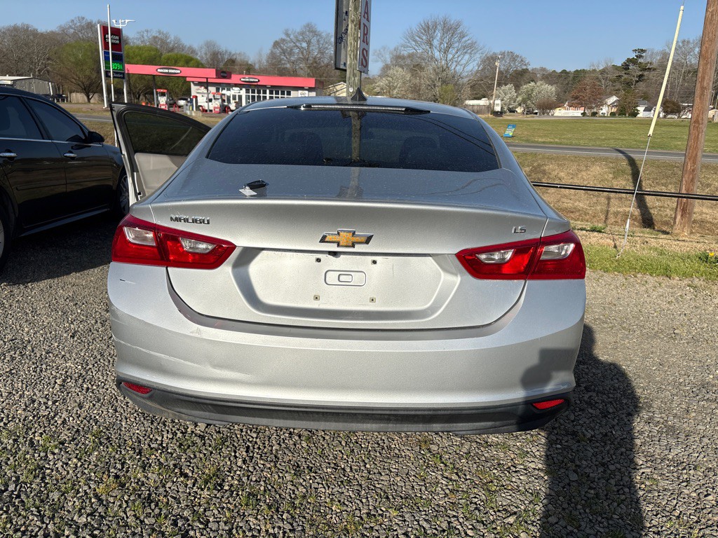 2016 Chevrolet Malibu Image 4