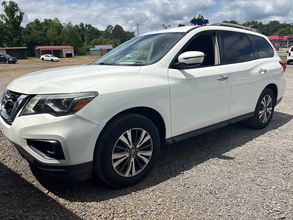 2018 Nissan Pathfinder Image 1