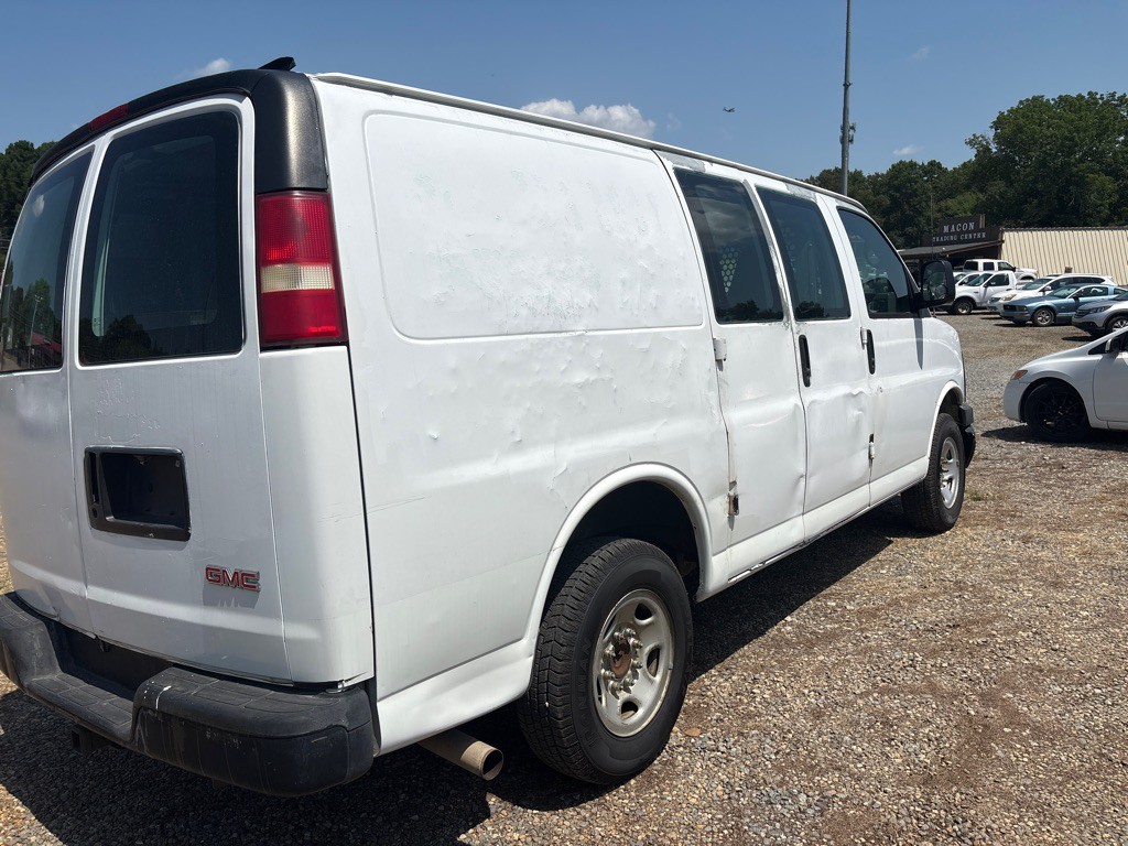 2004 GMC Savana Image 5