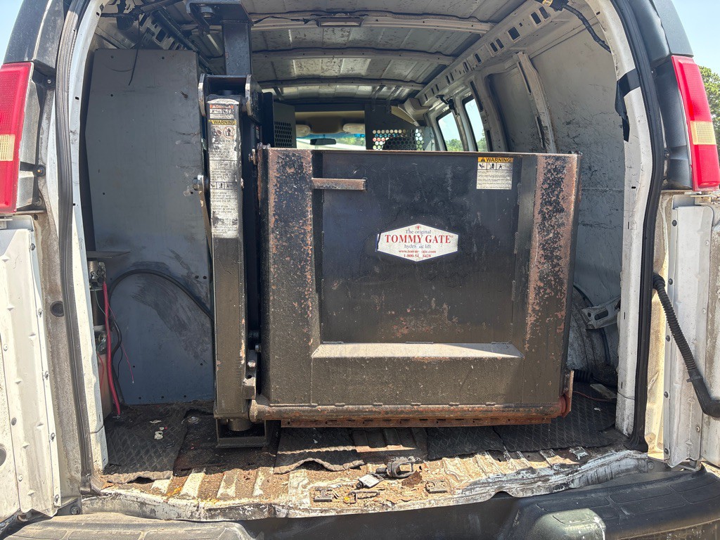 2004 GMC Savana Image 6